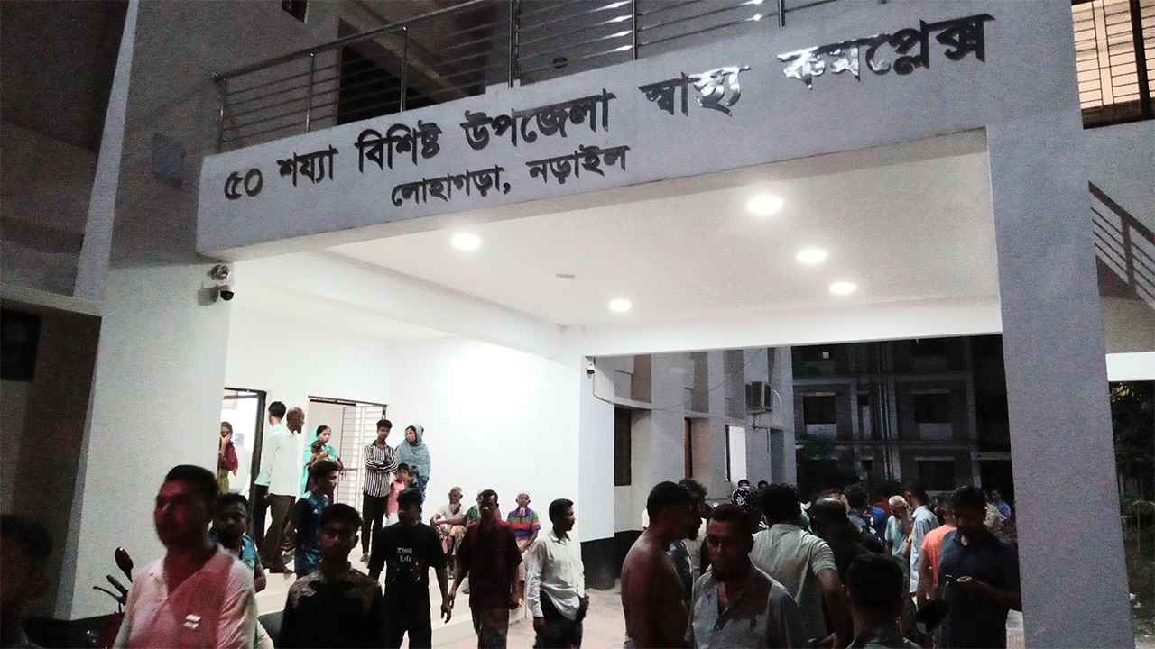 নড়াইলে দুই মোটরসাইকেলের মুখোমুখি সংঘর্ষ, গুরুতর আহত ৪