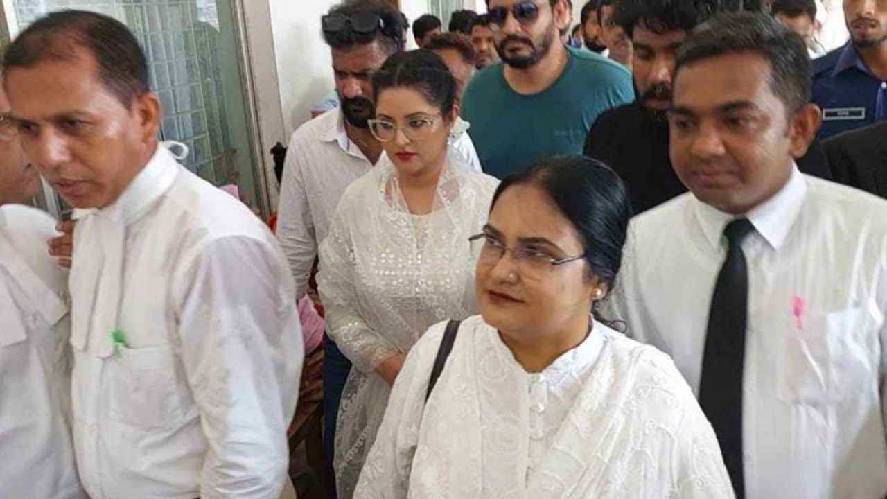 আত্মসমর্পণ করে জামিন পেলেন পরীমণি