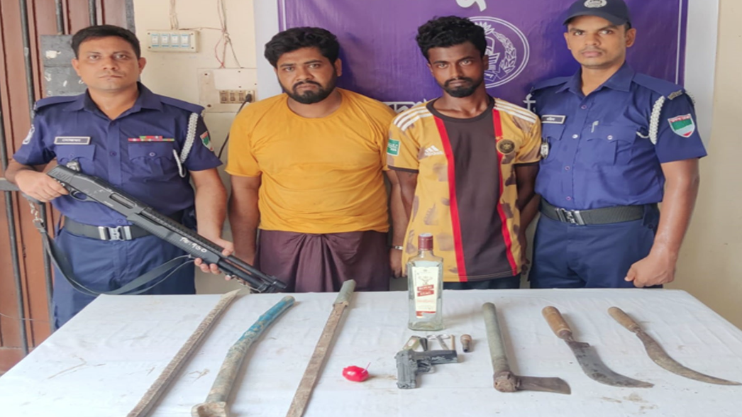 মহেশপুরে পিস্তল ও দেশীয় অস্ত্রসহ দু’জনকে আটক করেছে পুলিশ