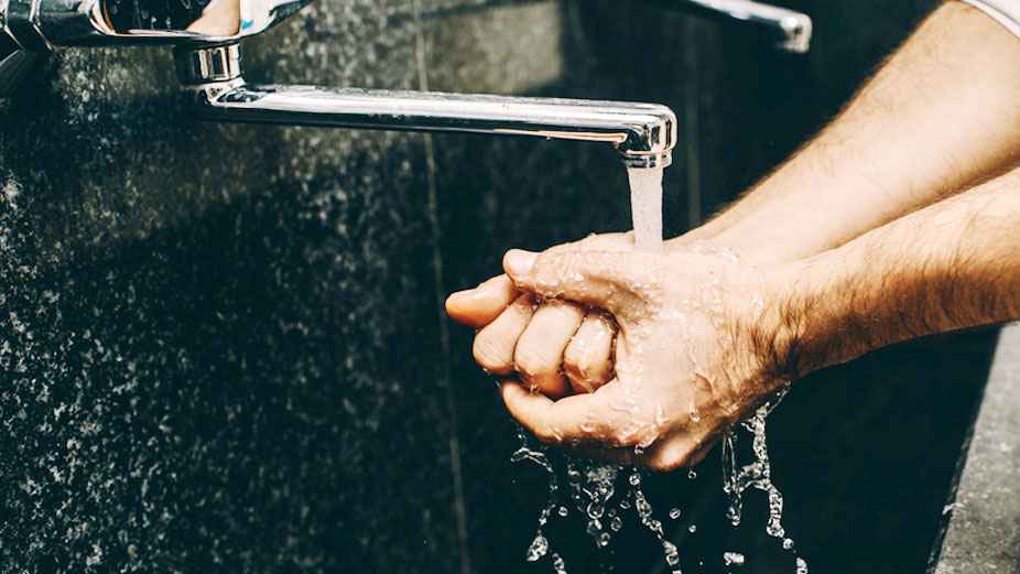 অসুস্থ ব্যক্তি ফরজ গোসল করতে না পারলে অজু করলেই পবিত্র হবে?