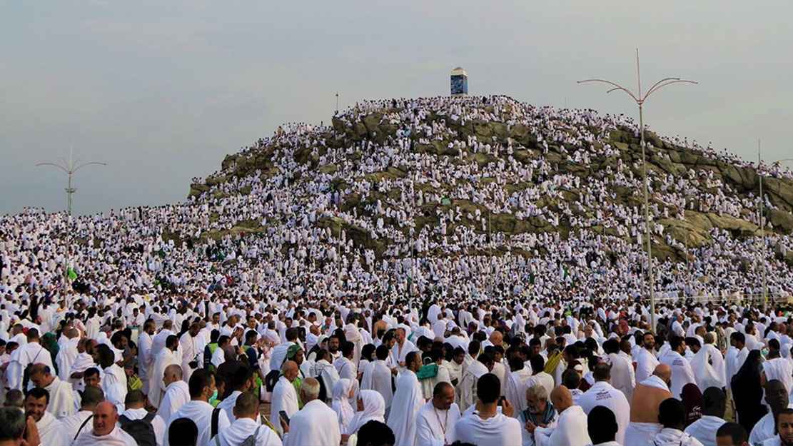 আরাফার রোজা কি ২টি রাখা উত্তম?