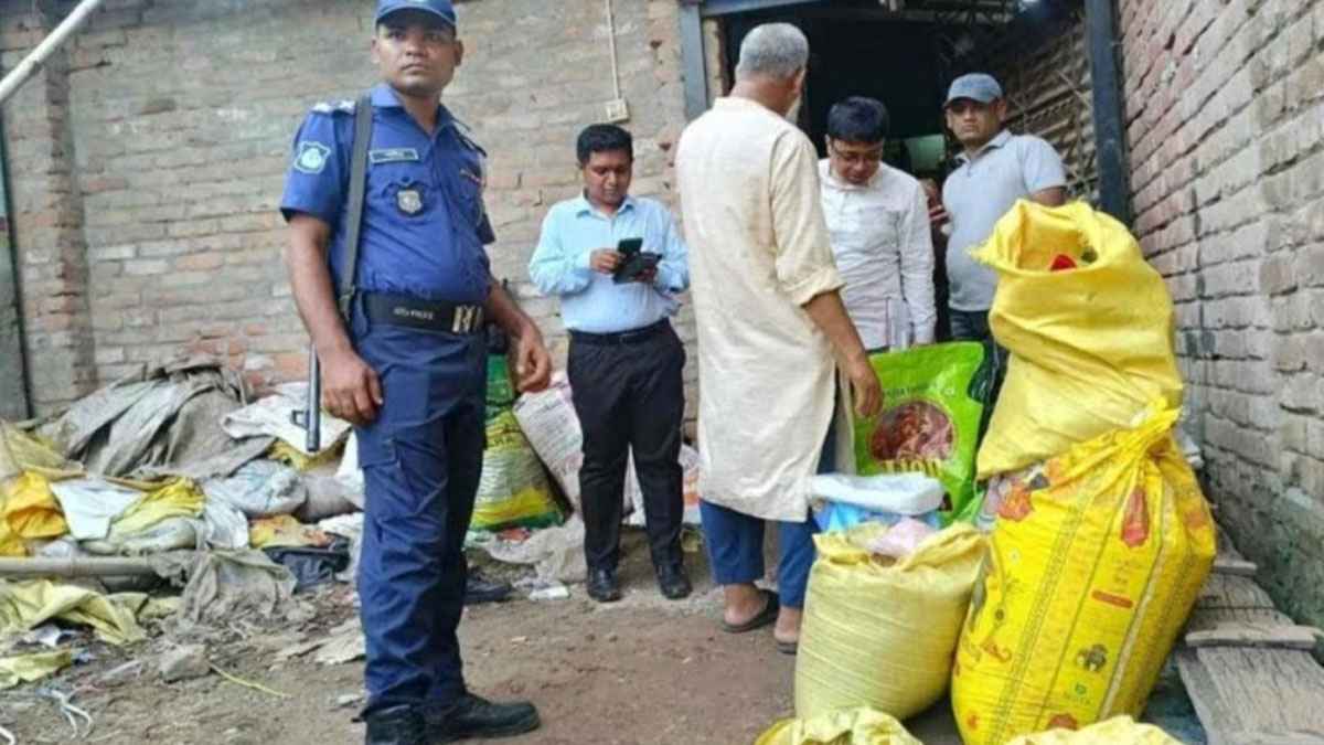 মসলার গোডাউনে অভিযান, ২ লাখ টাকা জরিমানা