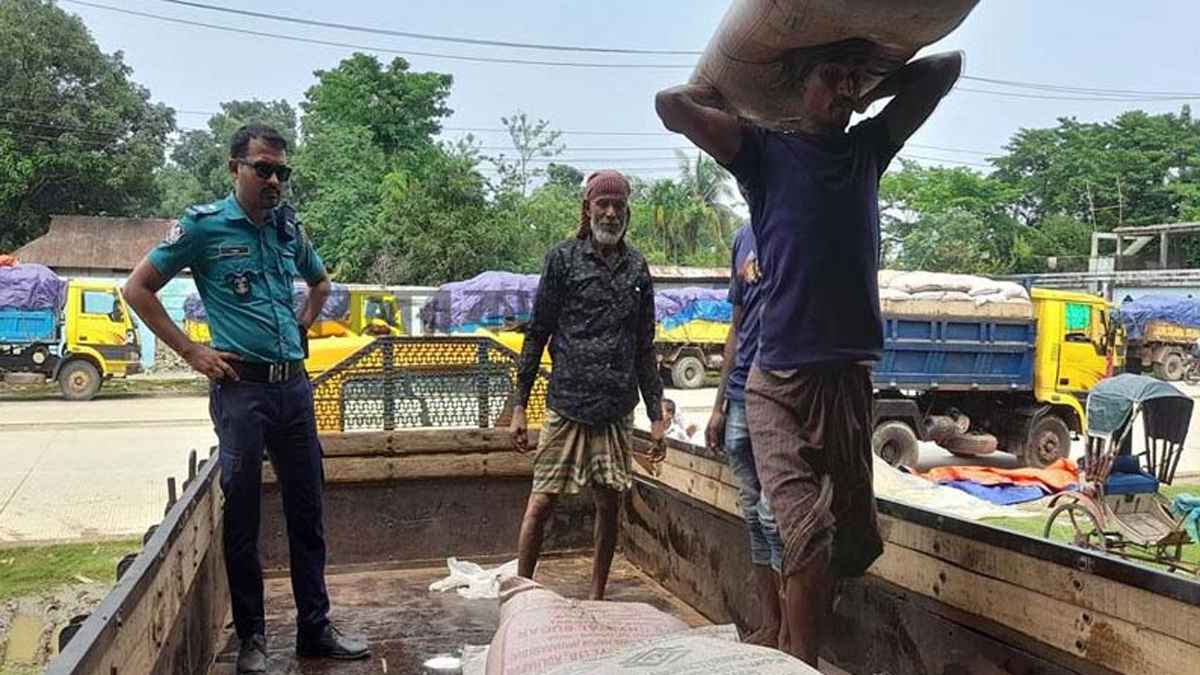 মিরসরাই সীমান্ত দিয়ে আসছে ভারতীয় চোরাই চিনি