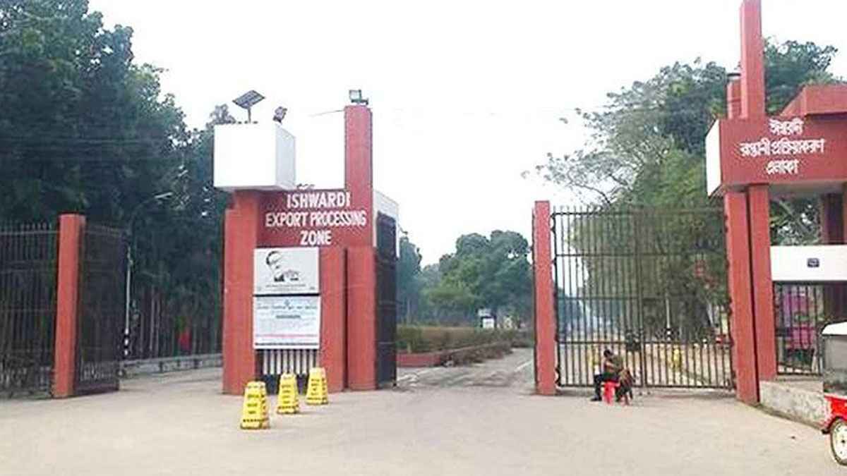 কর্মস্থলের সামনেই স্ত্রীকে ছুরিকাঘাতে হত্যা, স্বামী আটক