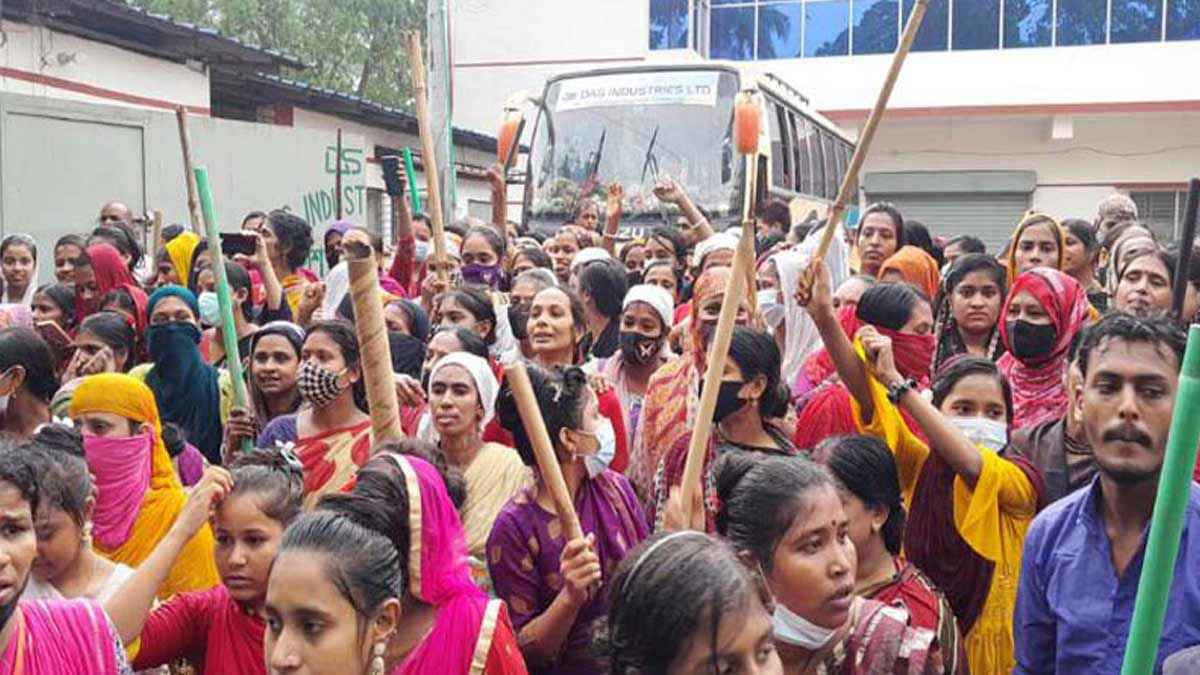 হার্ডলাইনে মালিকপক্ষ, পোশাক খাত সচলের চেষ্টায় সরকার