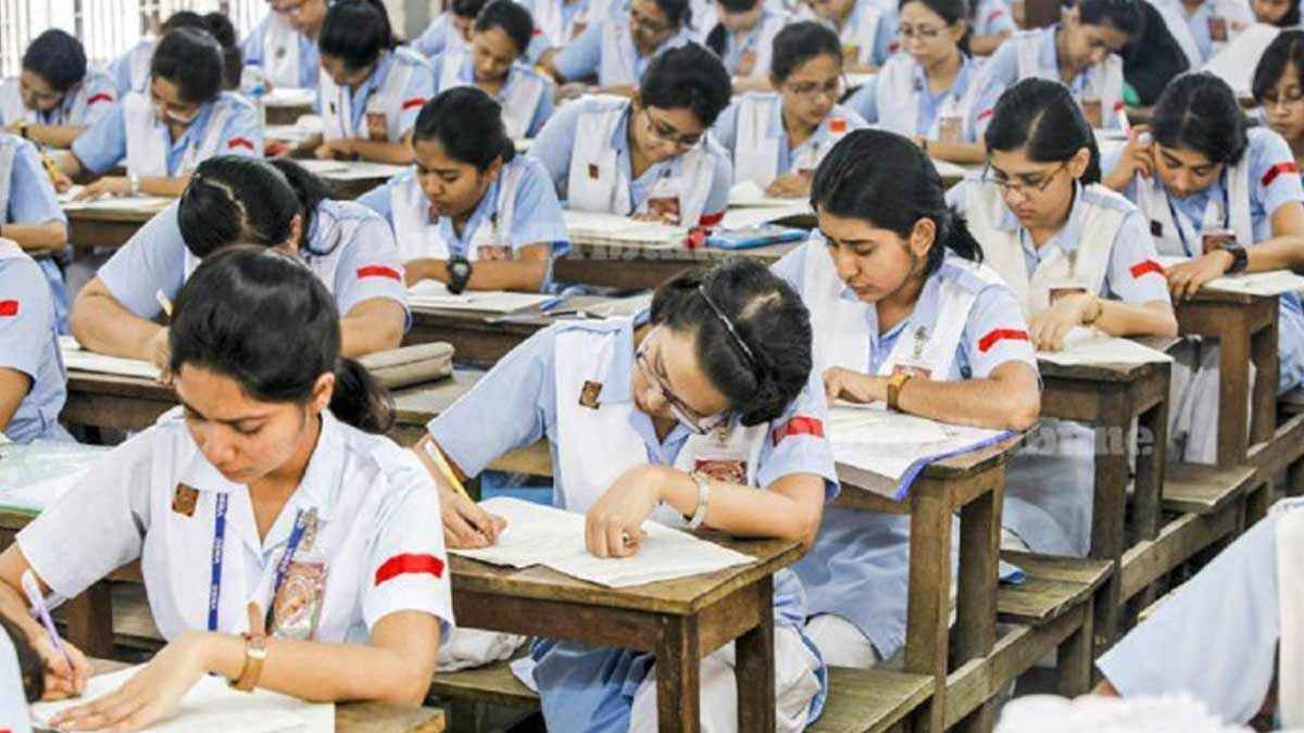 ১১ আগস্ট থেকে নতুন সময়সূচিতে এইচএসসি পরীক্ষা