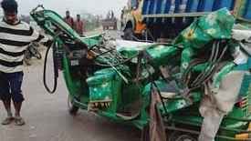 সিরাজগঞ্জে অটোরিকশাকে চাপা দিল ট্রাক, প্রাণ গেল ২ যাত্রীর