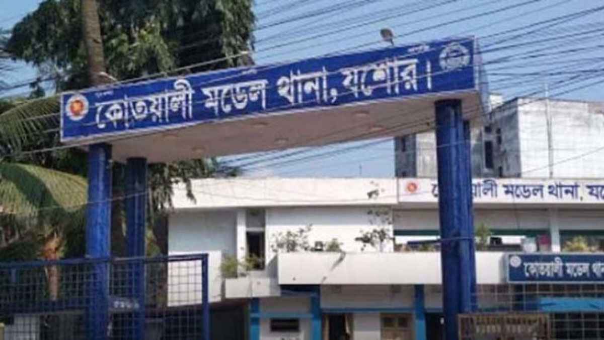 নির্বাচনের বিজয় মিছিলে কিশোরকে ছুরিকাঘাত