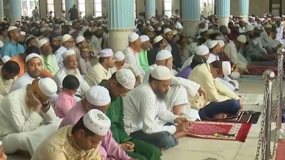 জুমার খুতবা দুই রাকাত নামাজের সমতুল্য?