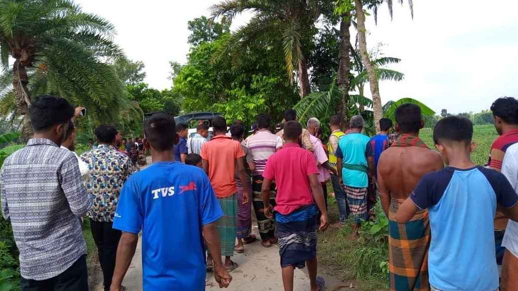 চুয়াডাঙ্গায় মাঠে পড়ে ছিল কৃষকের গলাকাটা মরদেহ