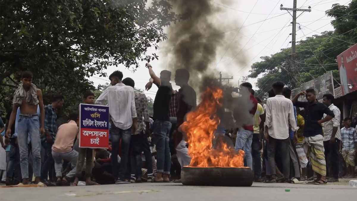 চেয়ারম্যানের বিরুদ্ধ মামলার প্রতিবাদে হরতাল ঘোষণা, ওসির অপসারণ দাবি