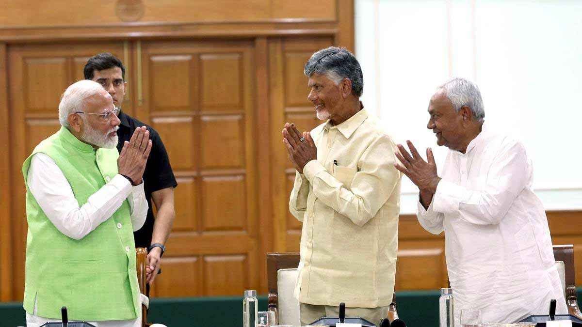 কীসের আশায় মোদিকে সমর্থন দিয়েছেন নীতীশ-নাইডু?