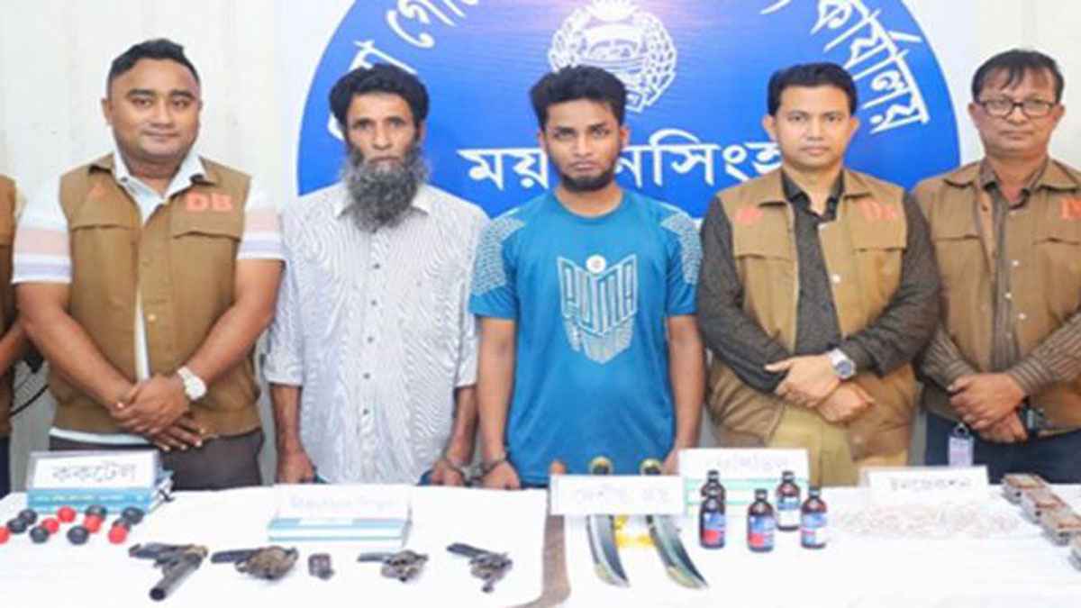 ময়মনসিংহে বিপুল অস্ত্রসহ গ্রেফতার ২