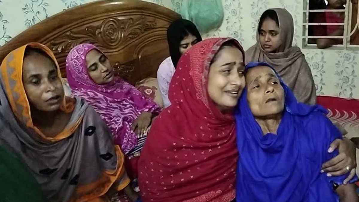 সহকর্মীর গুলিতে ঝাঁঝরা পুলিশ কনস্টেবল মনিরুল, শোকে মূর্ছা যাচ্ছেন মা