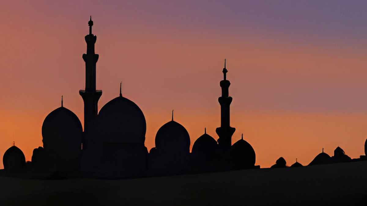 আল্লাহকে অসন্তুষ্ট করে মানুষের সন্তুষ্টি খুঁজলে যে ক্ষতি