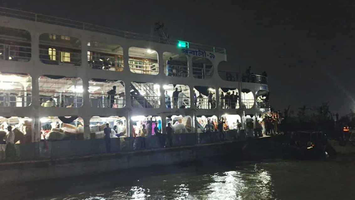 ধলেশ্বরী নদীতে লঞ্চের ধাক্কায় ডুবল বাল্কহেড