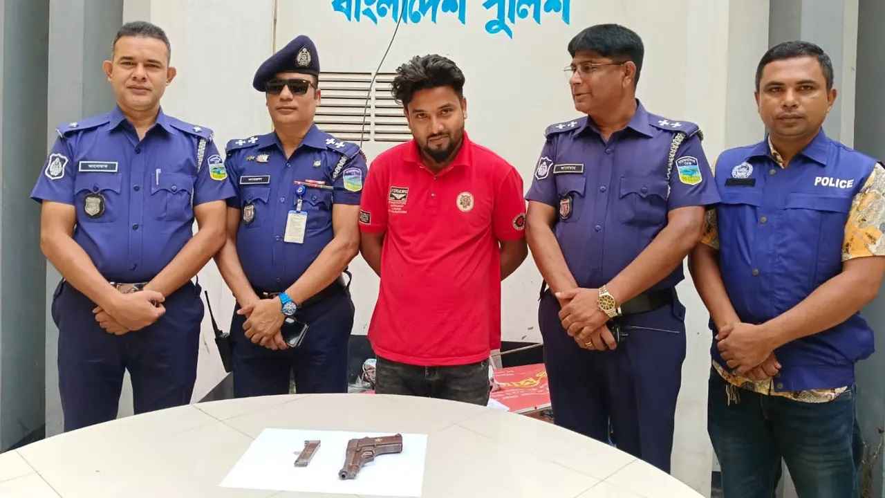 পিস্তলসহ স্বেচ্ছাসেবক লীগ নেতা গ্রেফতার