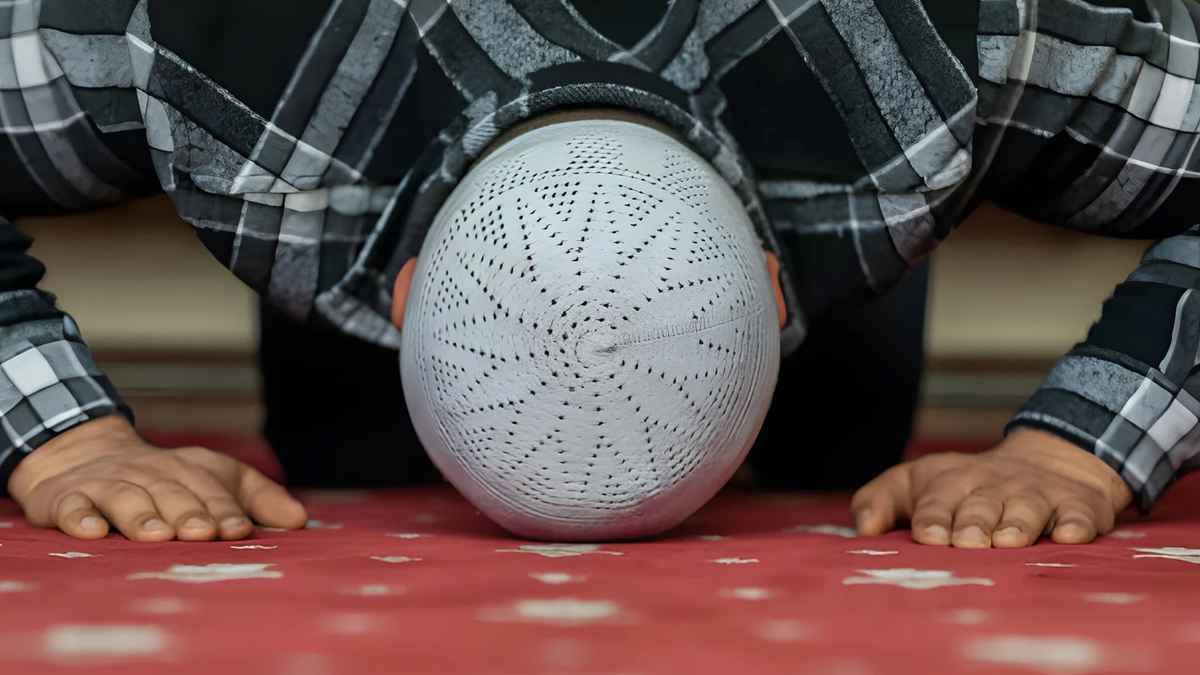 কিবলা কতটা বাঁকা থাকলেও নামাজ শুদ্ধ হবে?