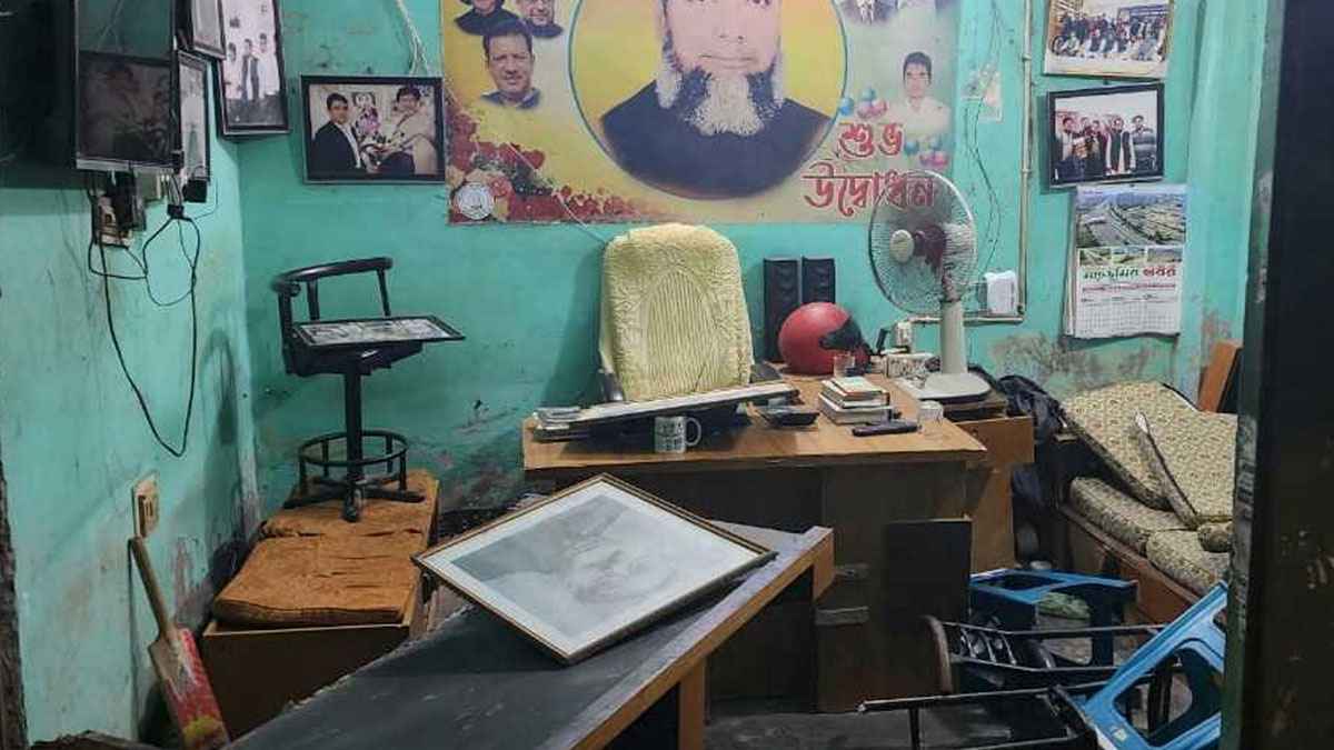 যুবলীগ কার্যালয়ে কিশোর গ্যাংয়ের হামলা, নারী নেত্রীর শ্লীলতাহানি