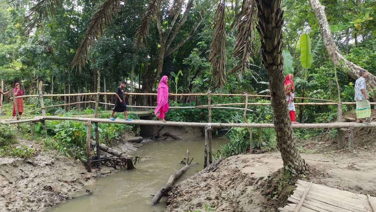 ইউপি মেম্বারের বিরুদ্ধে ২ ব্রিজের লোহার মালামাল বিক্রির অভিযোগ