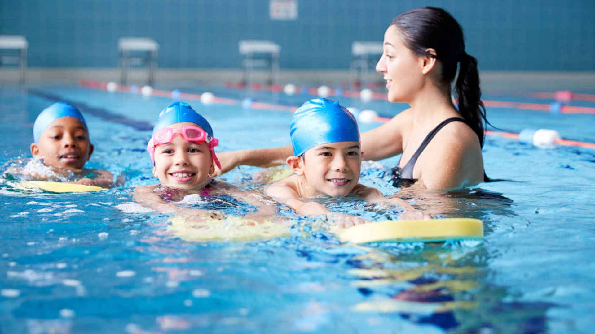 গরমে সুইমিং পুলে নামলে এসব ভুল করবেন না