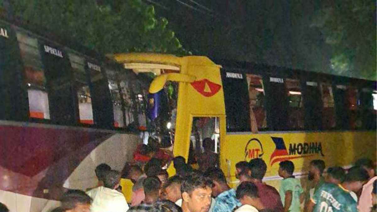 ২ বাসের মুখোমুখি সংঘর্ষ, প্রাণ গেল ২ চালকের