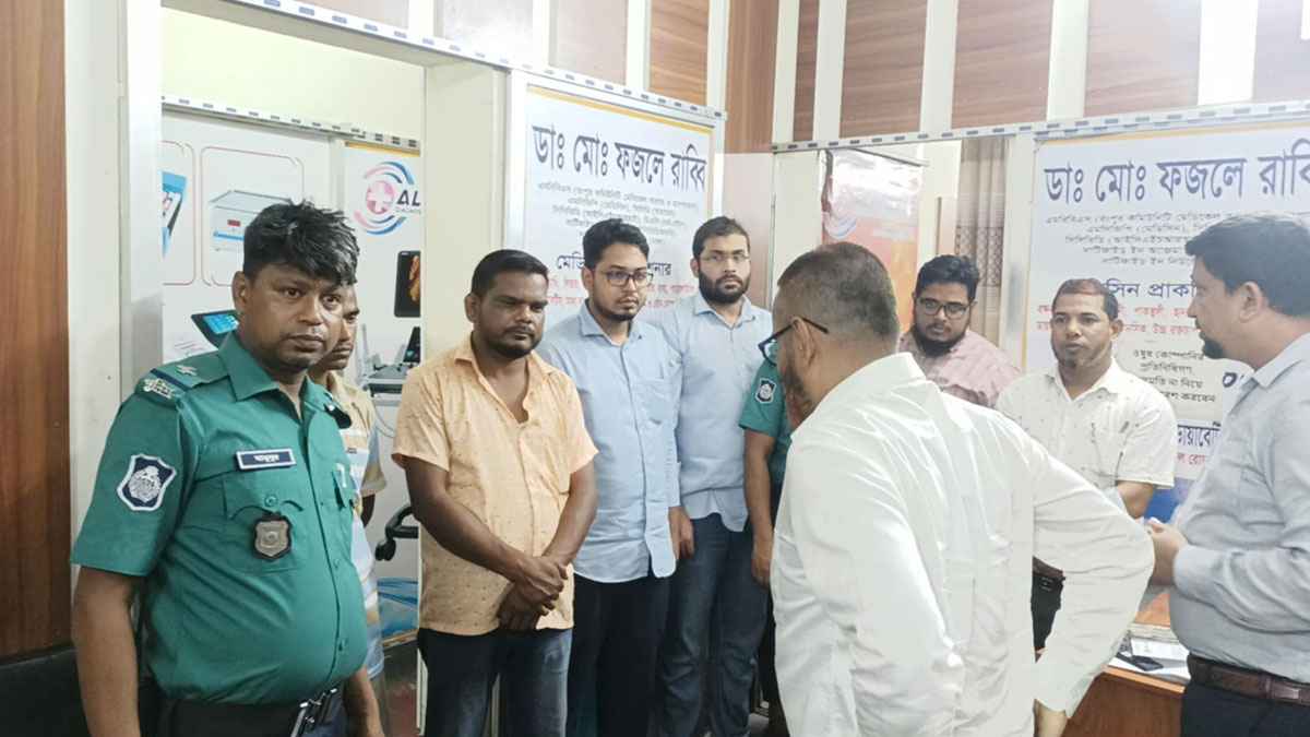 মিথ্যা বিজ্ঞাপন দিয়ে দালালের মাধ্যমে রোগি বাগিয়ে আনতেন ডা. ফজলে রাব্বি