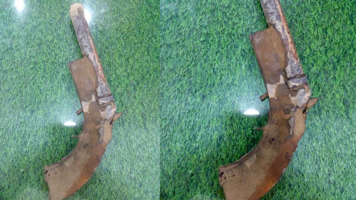 সাতক্ষীরায় পুকুর থেকে পরিত্যক্ত অস্ত্র উদ্ধার