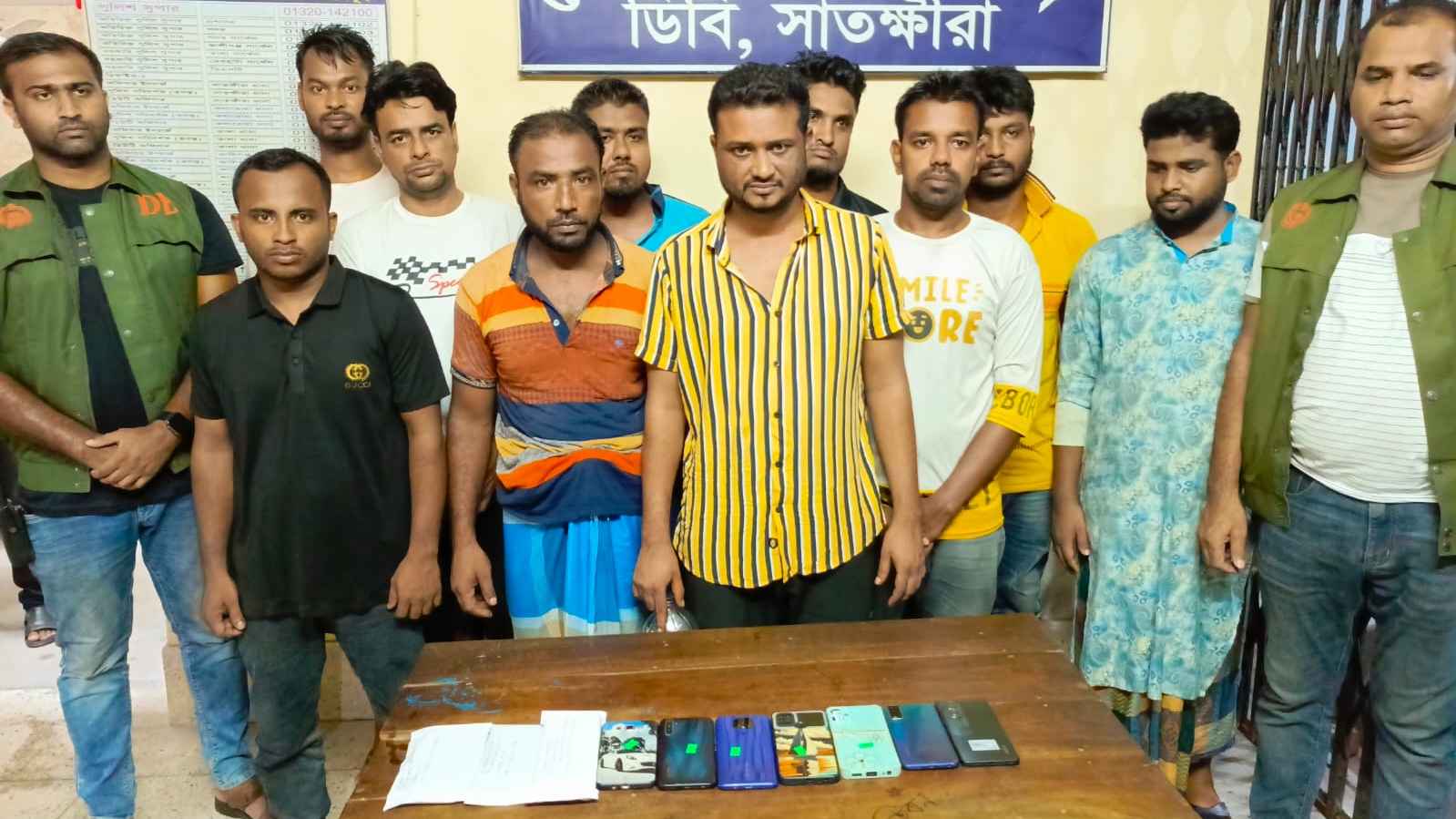সাতক্ষীরায় অনলাইন জুয়াচক্রের ১০ সদস্য গ্রেফতার