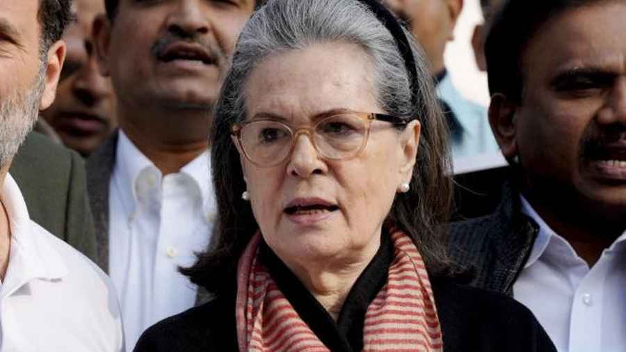 মোদির বিরুদ্ধে দ্বিচারিতার অভিযোগ সোনিয়া গান্ধীর