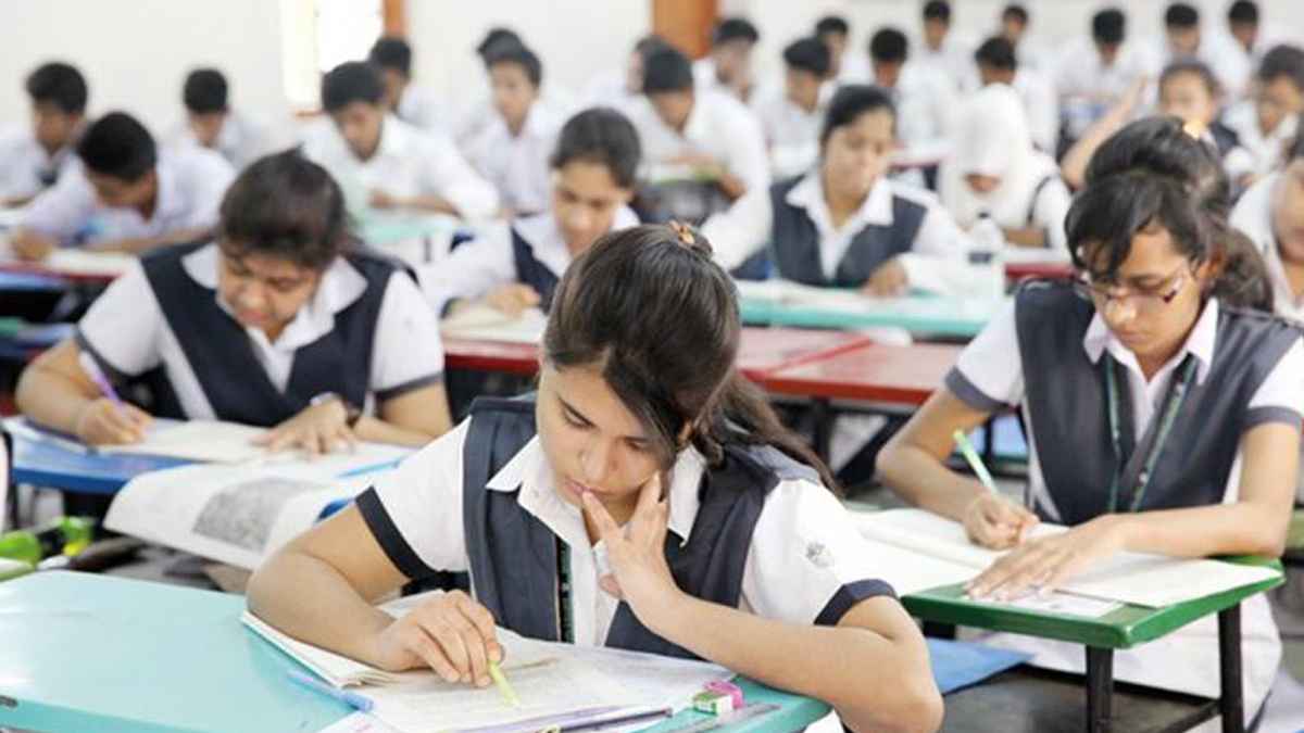 এইচএসসি পরীক্ষার সময় শিক্ষাপ্রতিষ্ঠানে ক্লাস চলবে