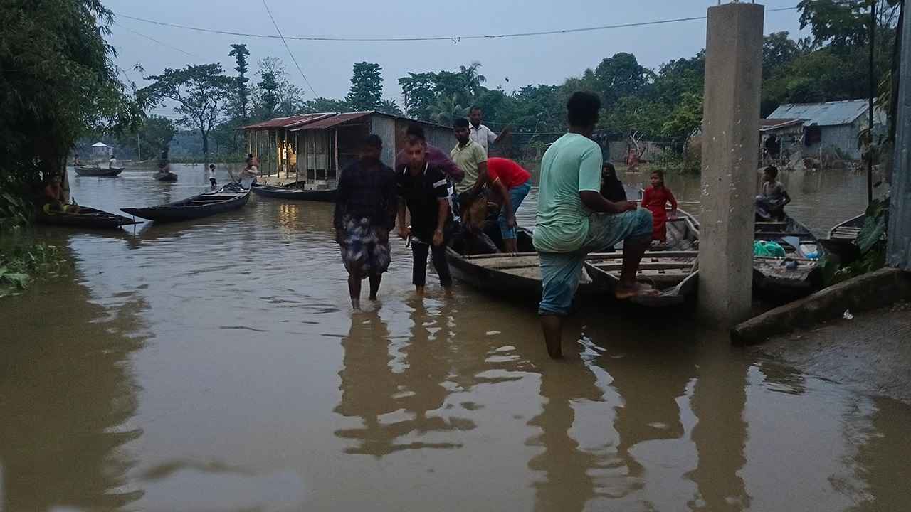 সুনামগঞ্জে বন্যা, তলিয়ে গেছে অনেক এলাকা