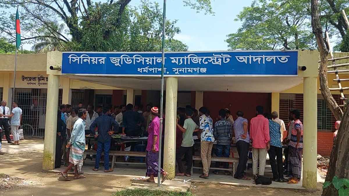 মধ্যনগর উপজেলার চেয়ারম্যানের বিরুদ্ধে মামলা