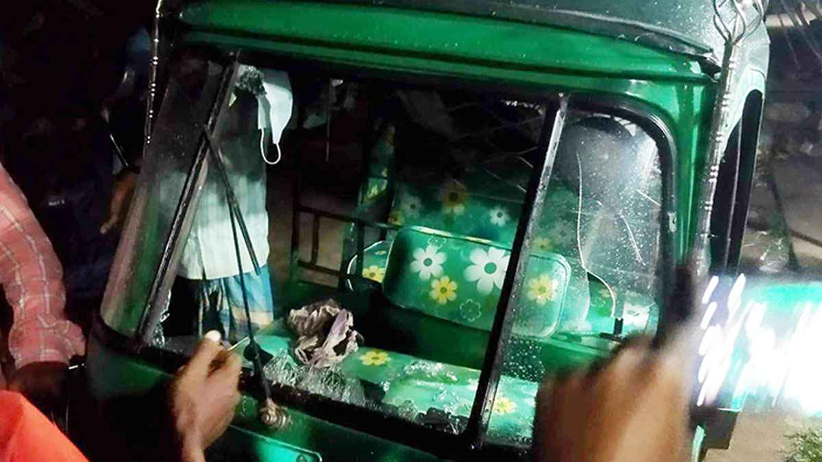 ট্রাকচাপায় প্রাণ গেল অটোরিকশার ২ যাত্রীর