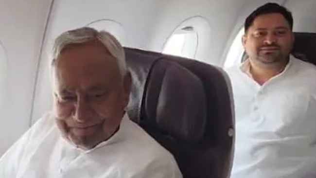 ইন্ডিয়া জোট নেতার সঙ্গে একই বিমানে দিল্লিতে নীতিশ