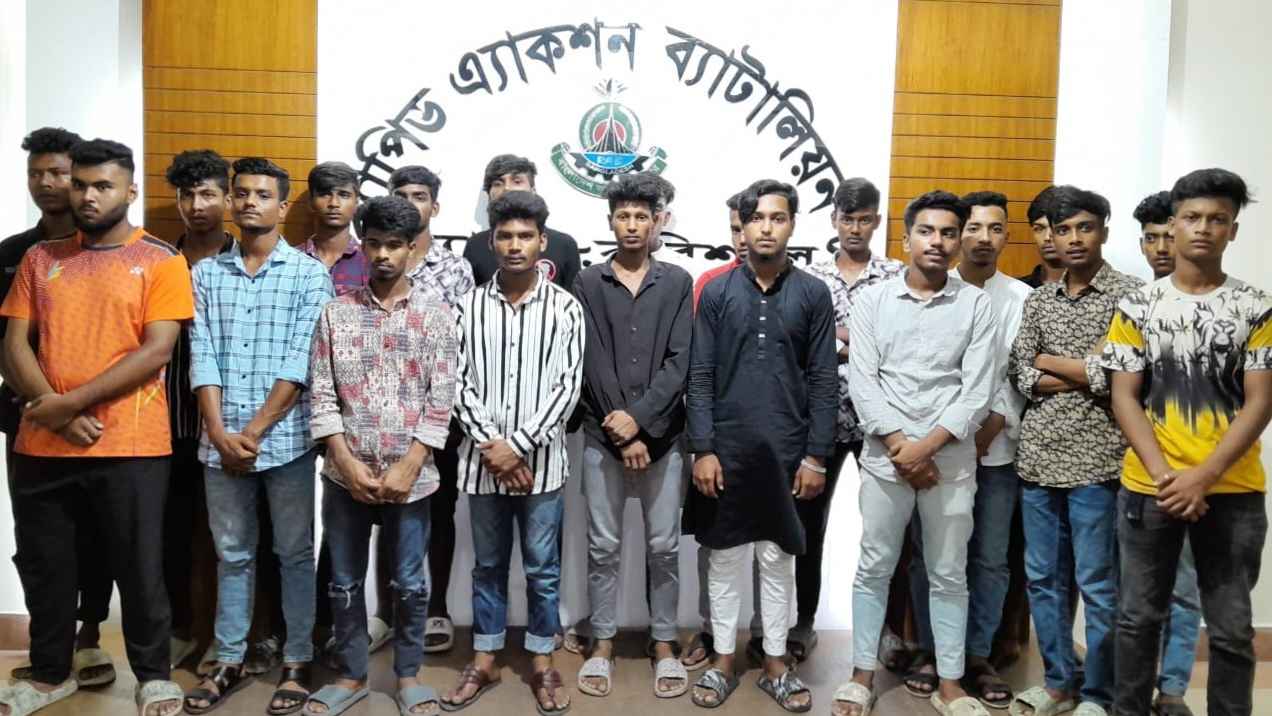 ঝালকাঠিতে কিশোর গ্যাংয়ের ২০ সদস্য আটক