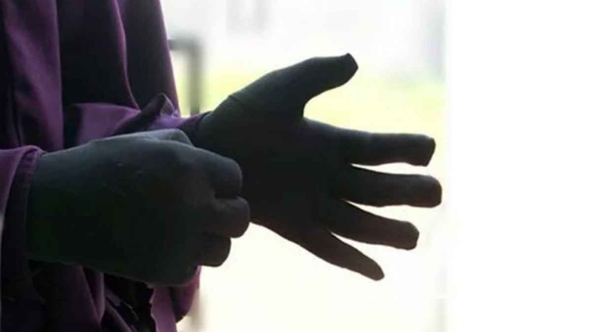 ইহরাম অবস্থায় নারীদের হাতমোজা পরা কি নাজায়েজ?