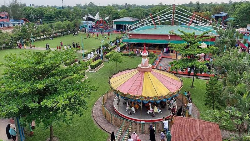 হলিডে_পার্ক