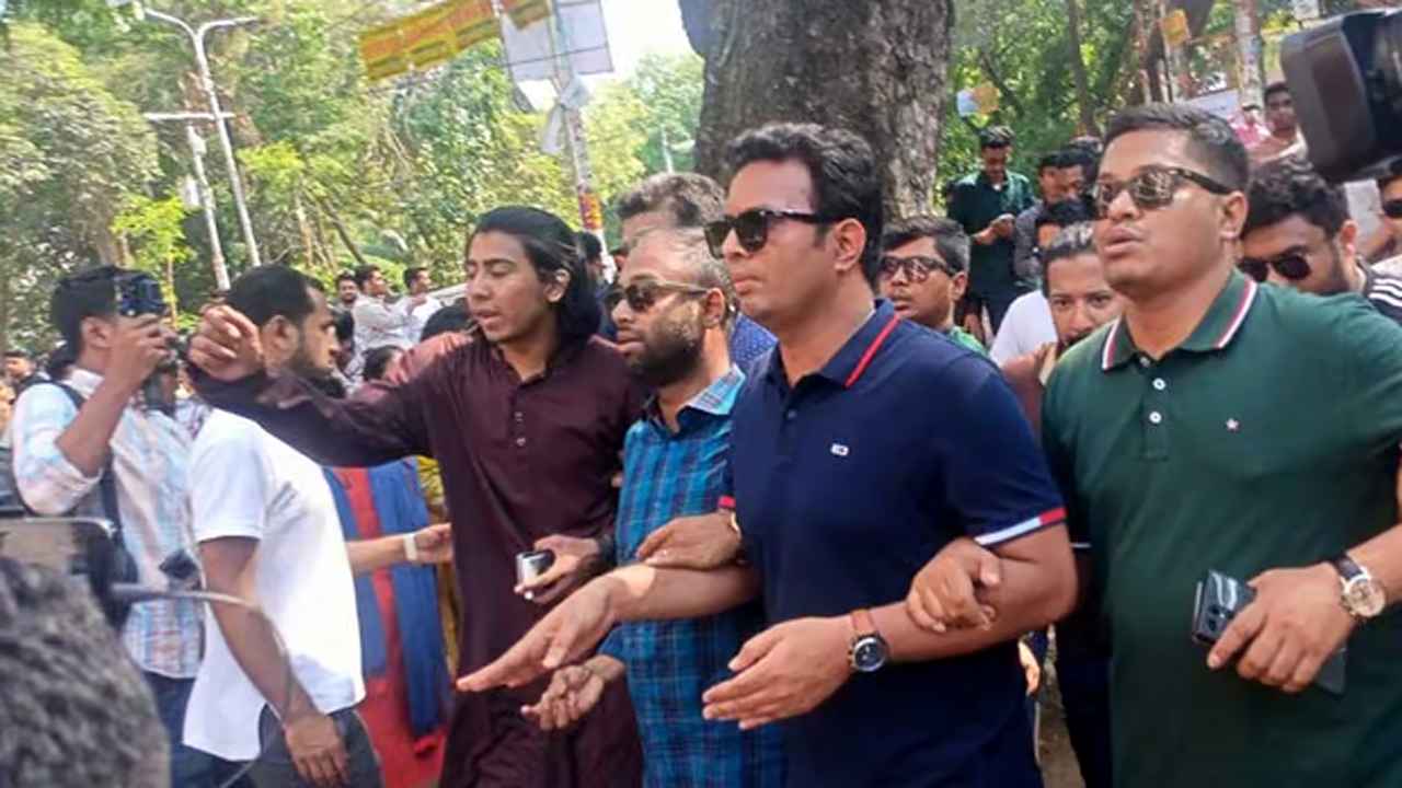 নেতাকর্মীদের নিয়ে প্রকাশ্যে বুয়েটে ঢুকল ছাত্রলীগ