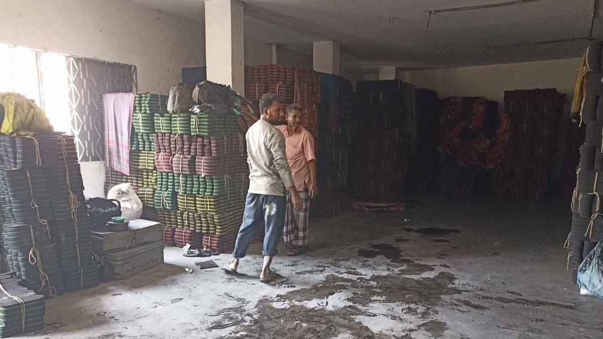 গা ঢাকা দিয়েছেন মালিক, প্রকৃত তথ্য দিতে লুকোচুরি!