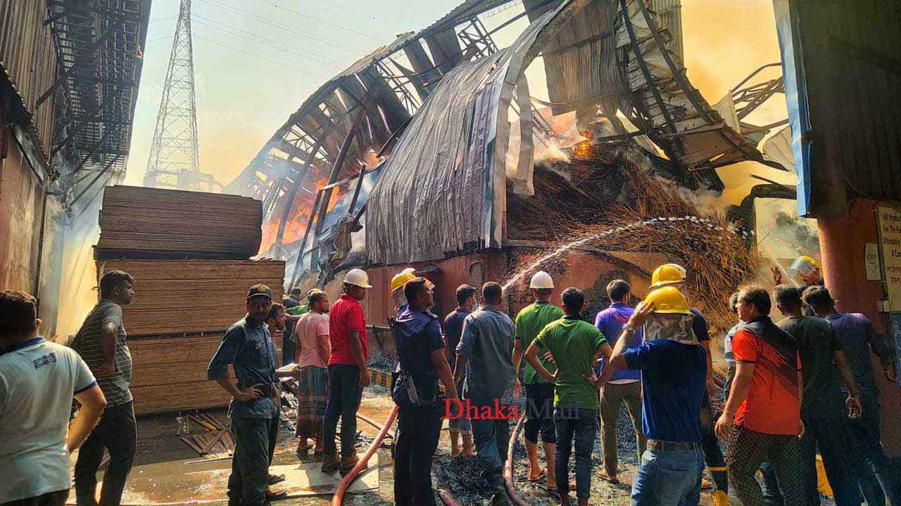 মুন্সিগঞ্জে পারটেক্স কারখানায় আগুন, নিয়ন্ত্রণে ৬ ইউনিট