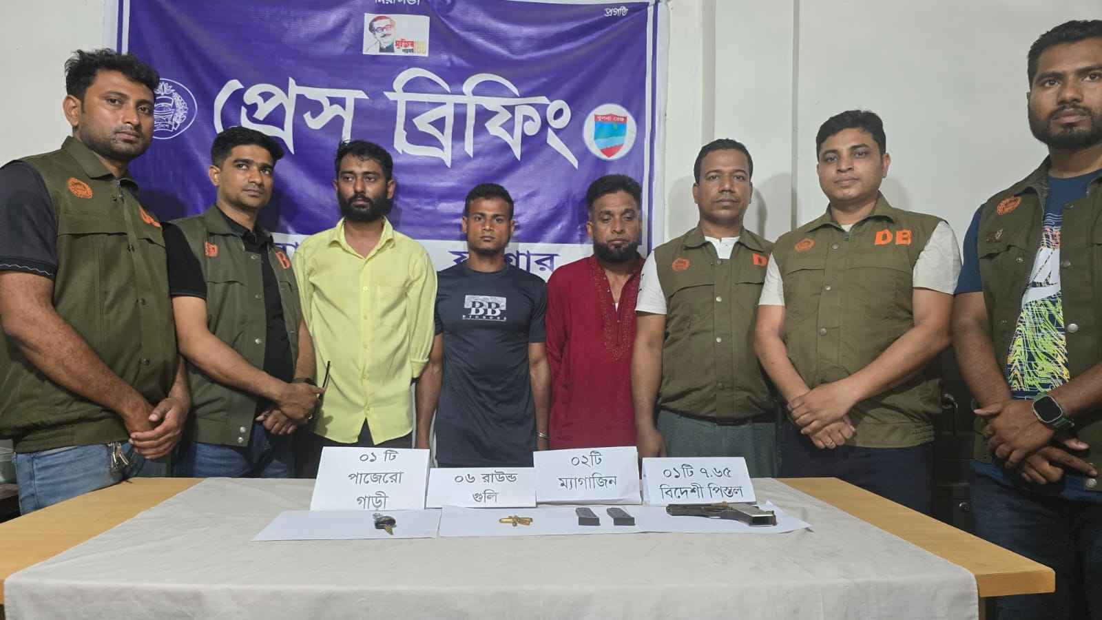 যশোরে বিদেশি পিস্তলসহ আটক ৩