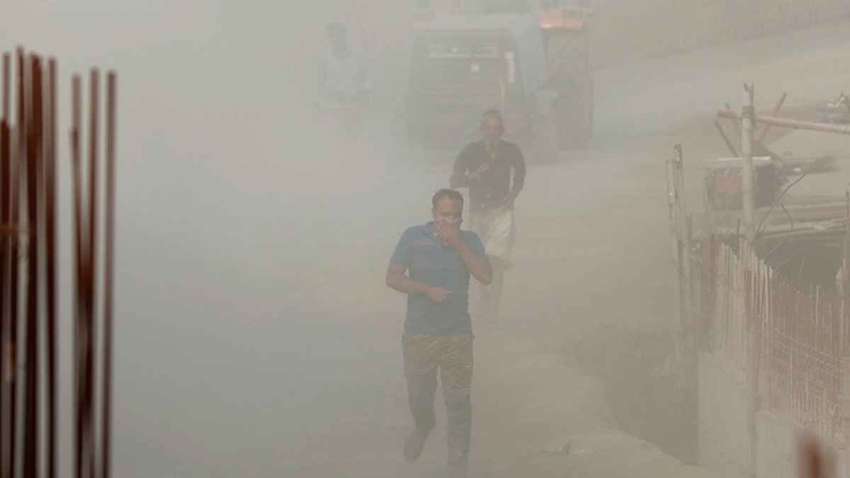 দূষিত শহরের তালিকায় শীর্ষে ঢাকা