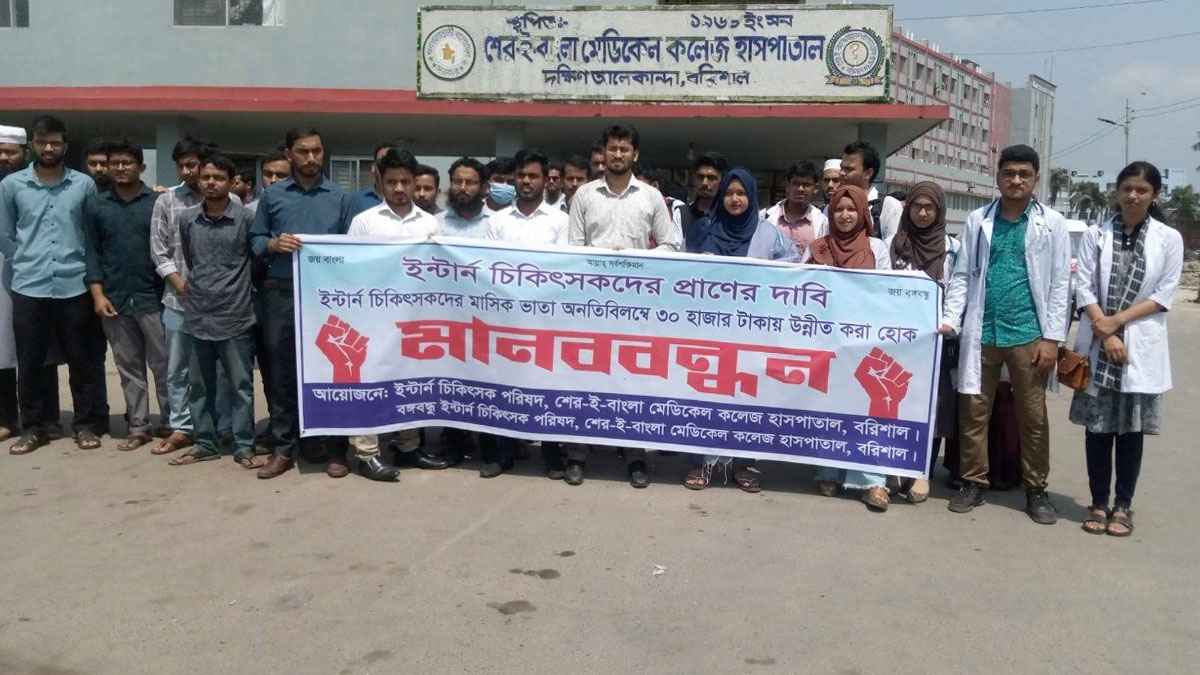 বেতনভাতা বৃদ্ধির দাবিতে শেবাচিমের ইন্টার্ন চিকিৎসকদের কর্মবিরতি