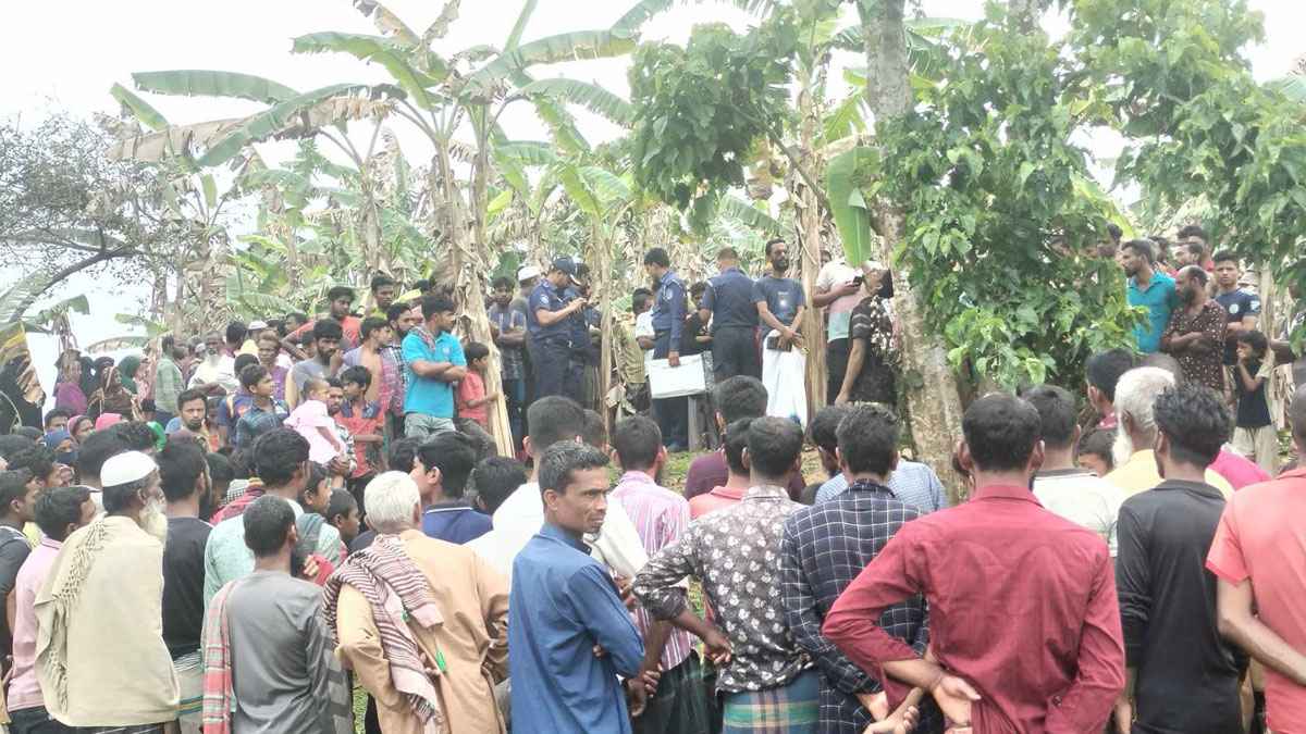 গাছে ঝুলছিল কৃষকের মরদেহ, স্বজনদের দাবি হত্যা