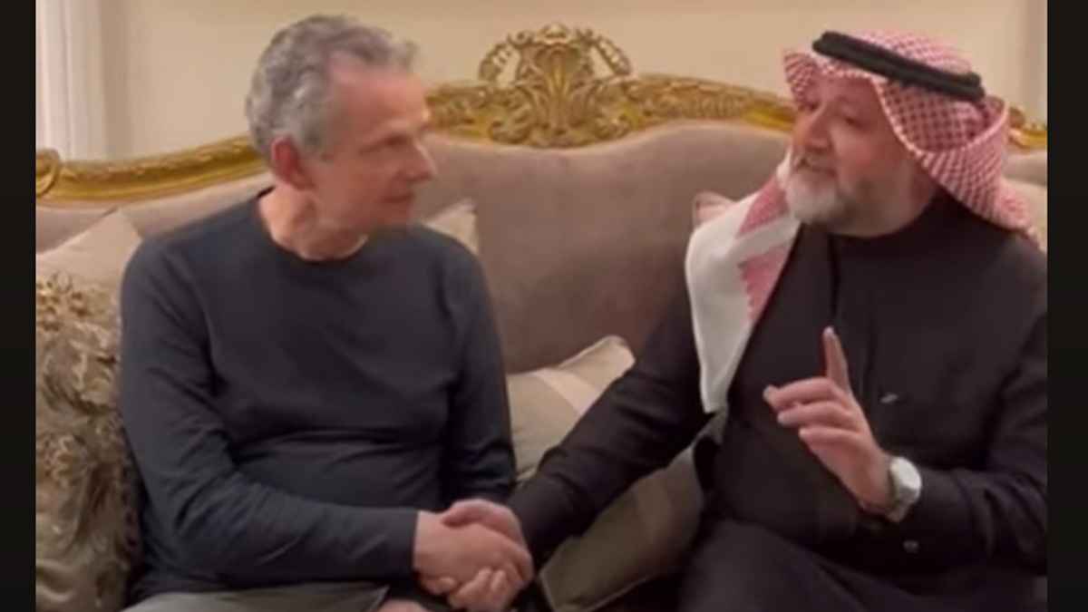 রমজানে হার্ভার্ডের অধ্যাপক ও বিখ্যাত বিজ্ঞানীর ইসলাম গ্রহণ