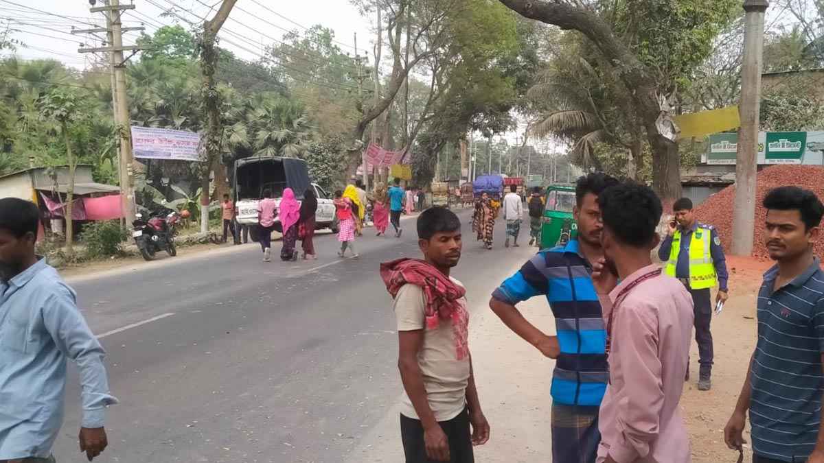 মানিকগঞ্জে ট্রাকচাপায় মোটরসাইকেল আরোহী নিহত