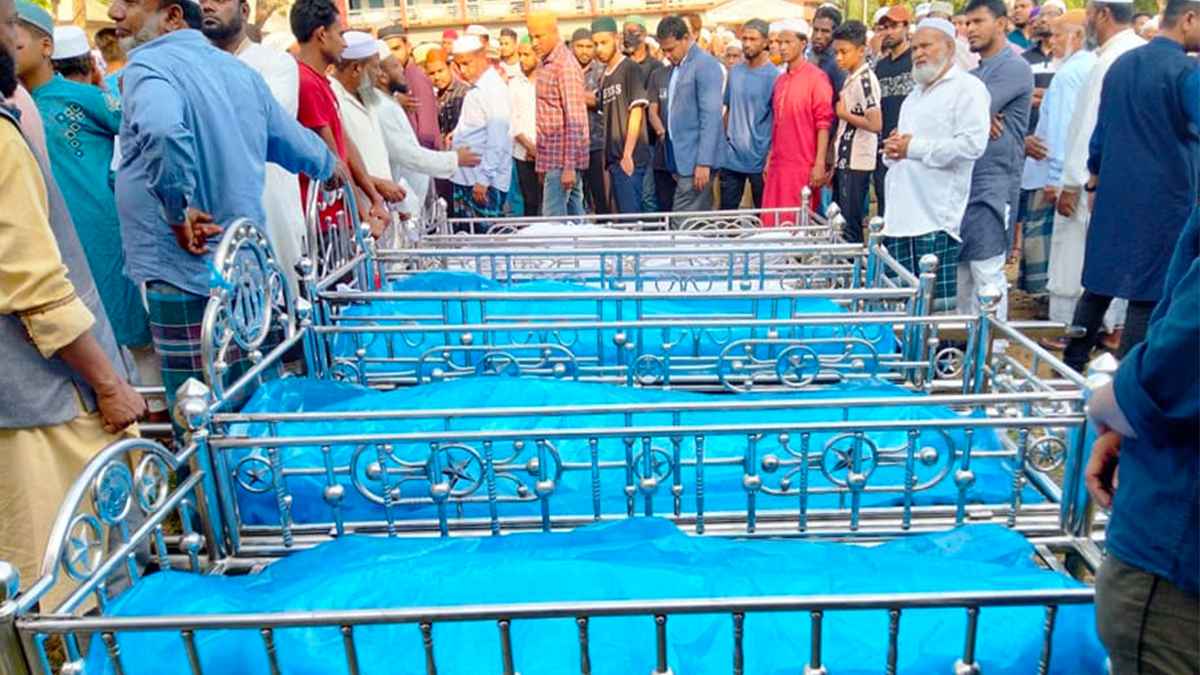 চিরনিদ্রায় শায়িত বিদ্যুৎস্পৃষ্টে নিহত একই পরিবারের ৫ সদস্য