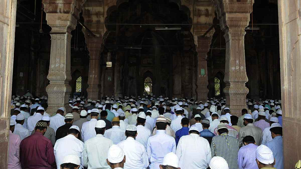 এশার নামাজ না পড়ে তারাবিতে শরিক হওয়া যায়?