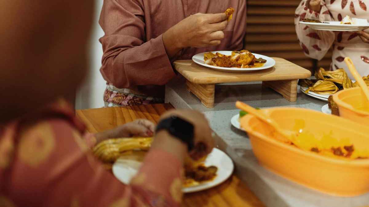 সেহেরির সময় আছে ভেবে খেলে রোজা শুদ্ধ হবে?